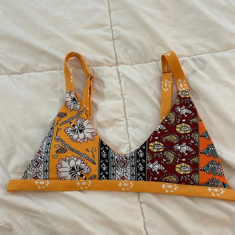 Bikini - Picture 3 of 5